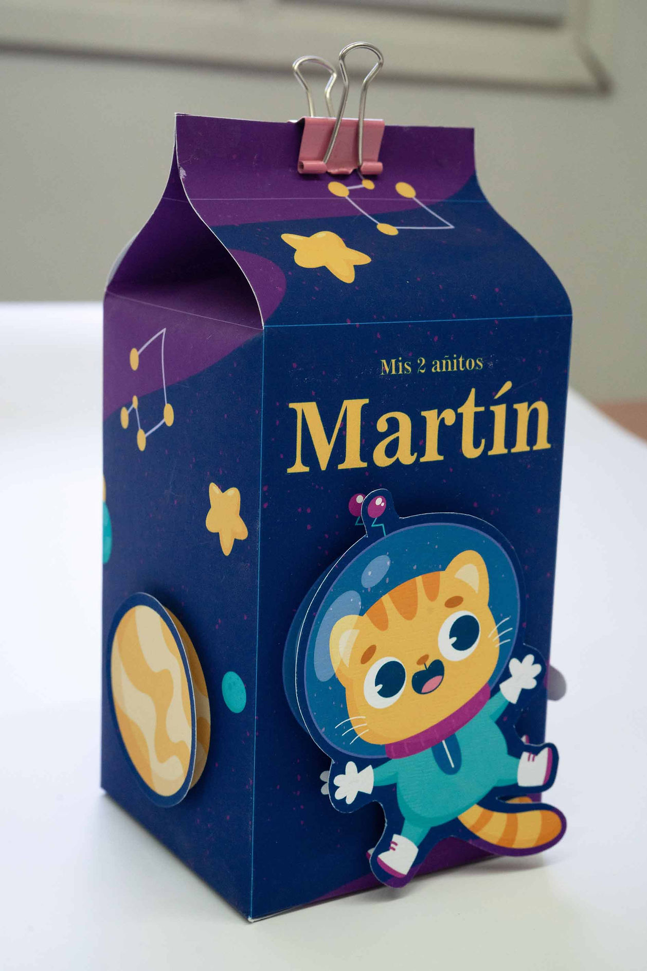 Milk box astronauta